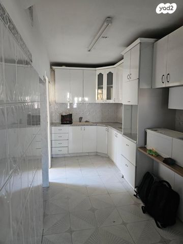 שדרות ירושלים 49