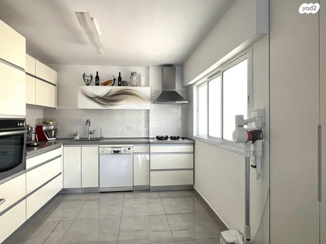 דירה, ליבורנו 5, רמת הנשיא, בת ים