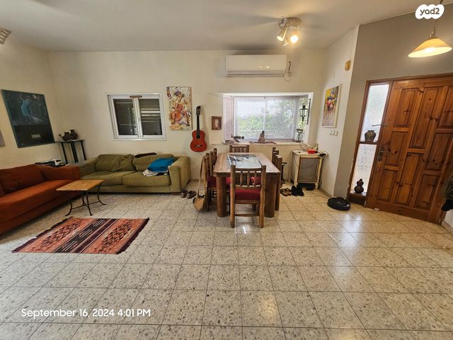 דו משפחתי, יהלום 23, פרחי הדר, פרדס חנה כרכור