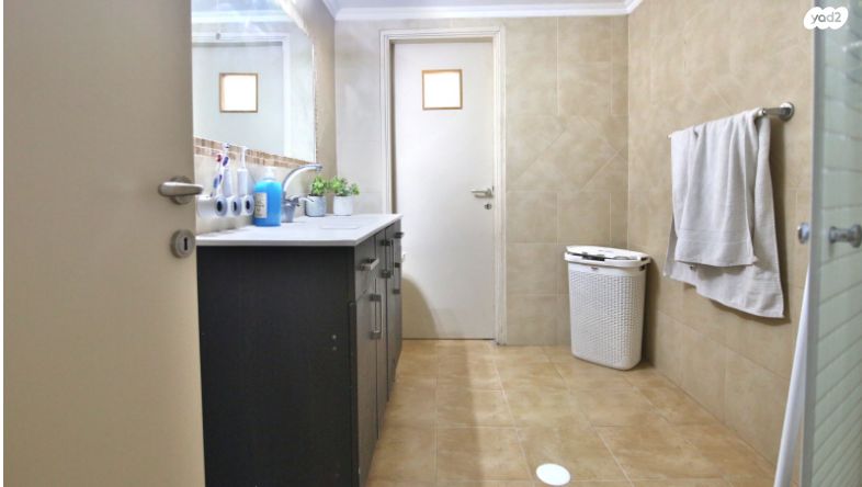 דירה, גולדה מאיר 13, שיכון עובדים, טבריה