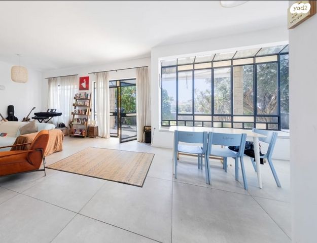 דו משפחתי, הנרקיס 29, פרדסיה, פרדסיה