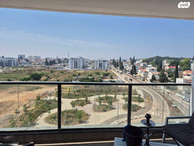 דירה, הצנחנים 1, אריק שרון, נהריה