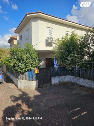 דו משפחתי, יהלום 23, פרחי הדר, פרדס חנה כרכור