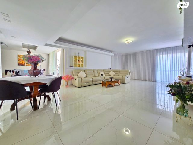 גג/ פנטהאוז, דוד צדוק 9, בן גוריון, חולון