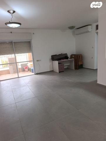 עין עקרבים 25