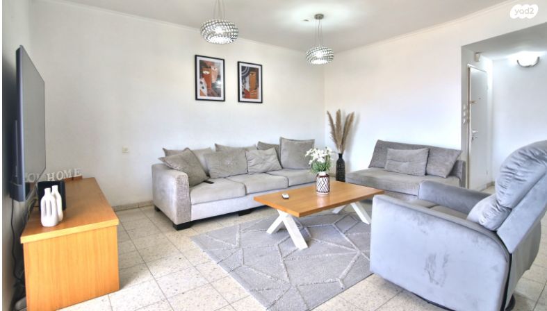 דירה, גולדה מאיר 13, שיכון עובדים, טבריה