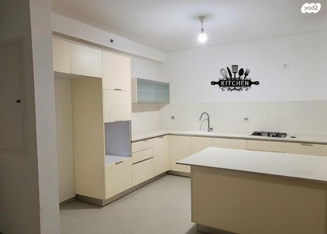 י"א הספורטאים 28