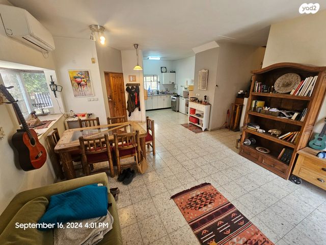 דו משפחתי, יהלום 23, פרחי הדר, פרדס חנה כרכור