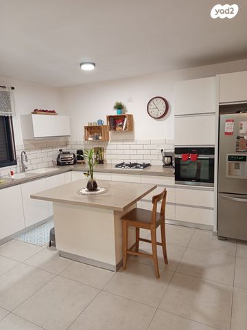 מעפילי אגוז 27