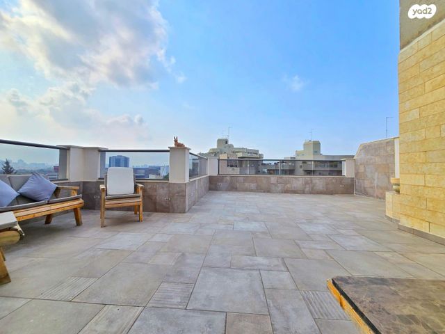 גג/ פנטהאוז, דוד צדוק 9, בן גוריון, חולון