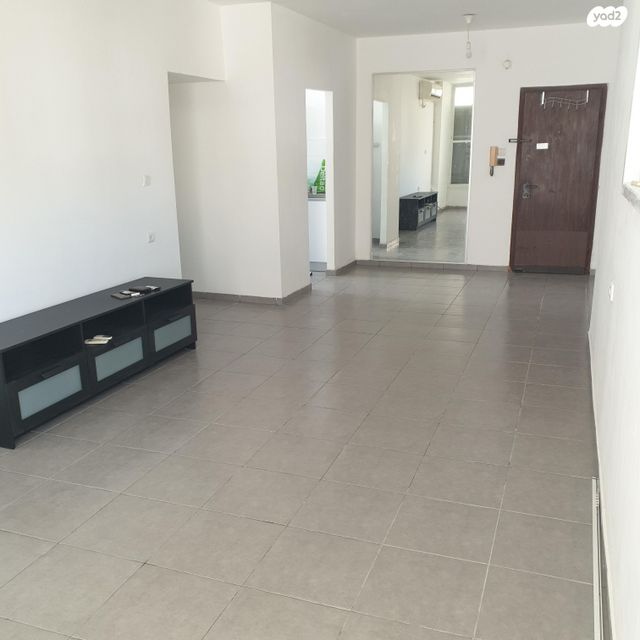 חומה ומגדל 35