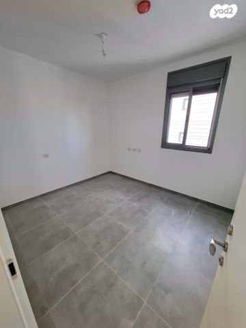 דירה, לאה גולדברג 1, תלמי מנשה, באר יעקב