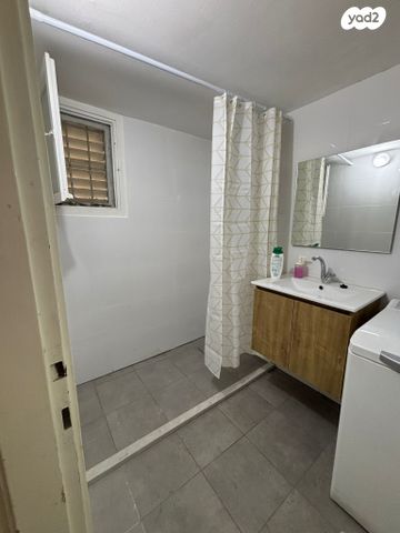 שדרות מוריה 104