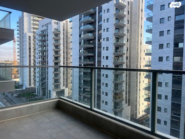 לאה גולדברג 10