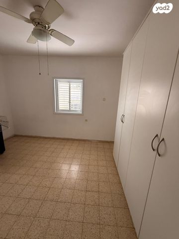 דירה, מצולות ים 17, חברת חשמל, גבעתיים