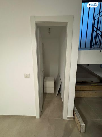 מרתף/ פרטר, יער חורשים 6, שכונה 11, תל מונד