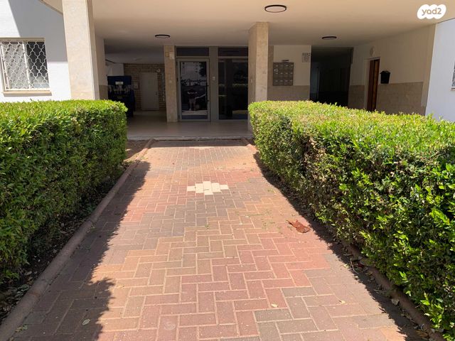 ז'בוטינסקי 33