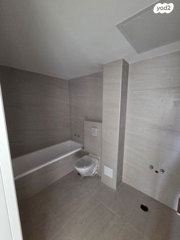 דירה, מאה ושישים 1, מרכז דרום, רעננה