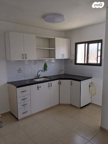 קרן היסוד 11