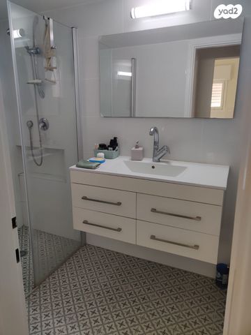 דירה, שדרות וינגייט 1, הדר עליון, חיפה