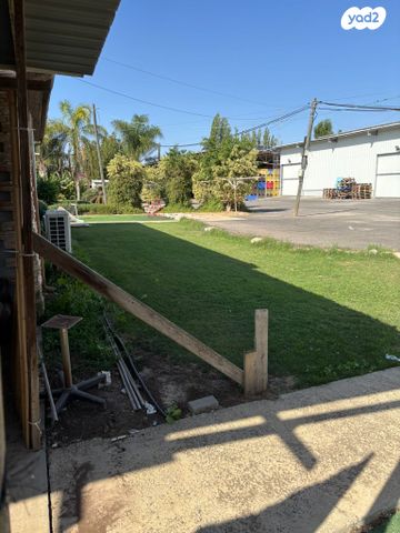 דו משפחתי, האיכרים 11, שפיר, שפיר