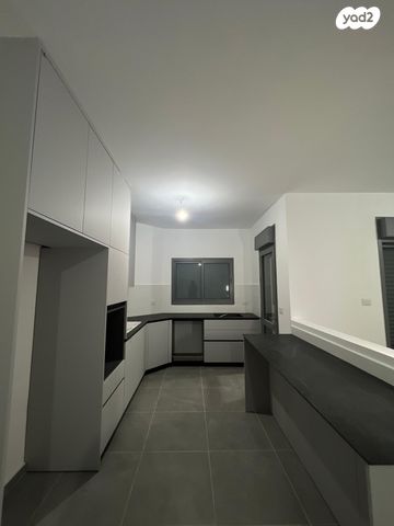 דירת גן, הרב זבולון גרז 9, רחובות הצעירה, רחובות