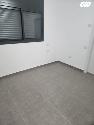 דירה, הרב מרדכי אליהו 22, השחר, דימונה