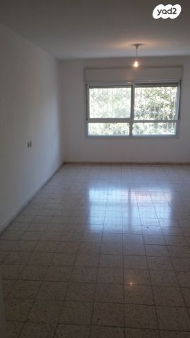 אהרון חג'ג' 28