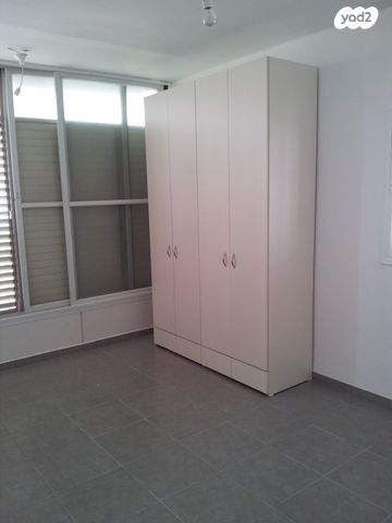 דירה, חומה ומגדל 35, מרכז, קרית עבודה, חולון