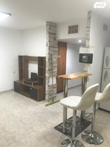 גיורא יוספטל 16