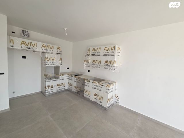 מאה ושישים 1