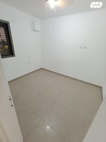 דירה, נרקיס 3, הפרחים, חריש