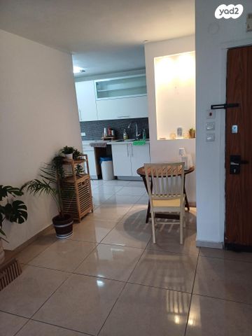 דירה, התחייה 23, נאות שושנים, חולון