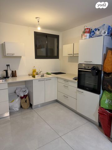 מרתף/ פרטר, האהבה 24, שרונה, כפר יונה