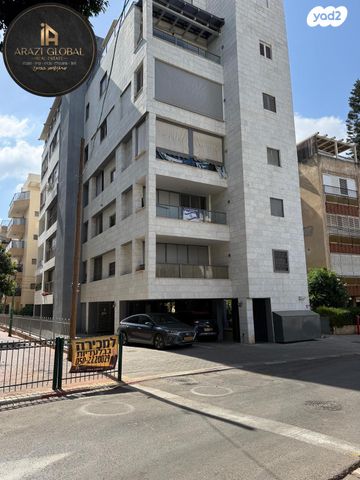 התשעים ושלוש 32