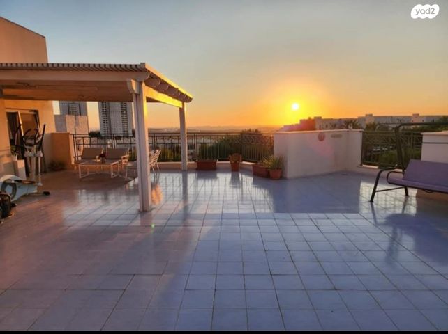 גג/ פנטהאוז, הנביאים, מודיעין מכבים רעות