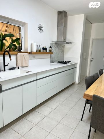 דו משפחתי, שניר, סביונים, מעלות תרשיחא