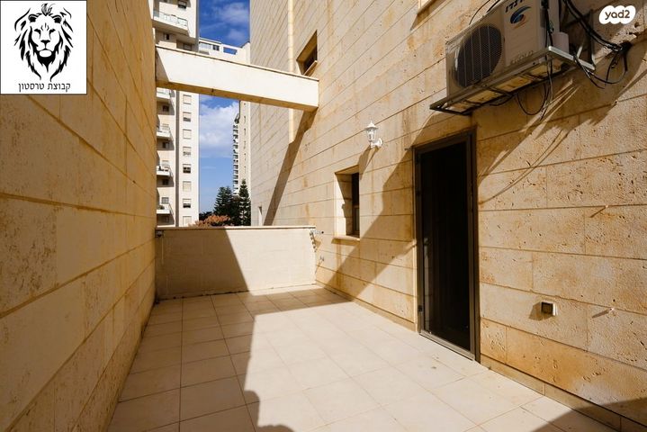 דירה, כרמל, אחוזת הנשיא, רחובות