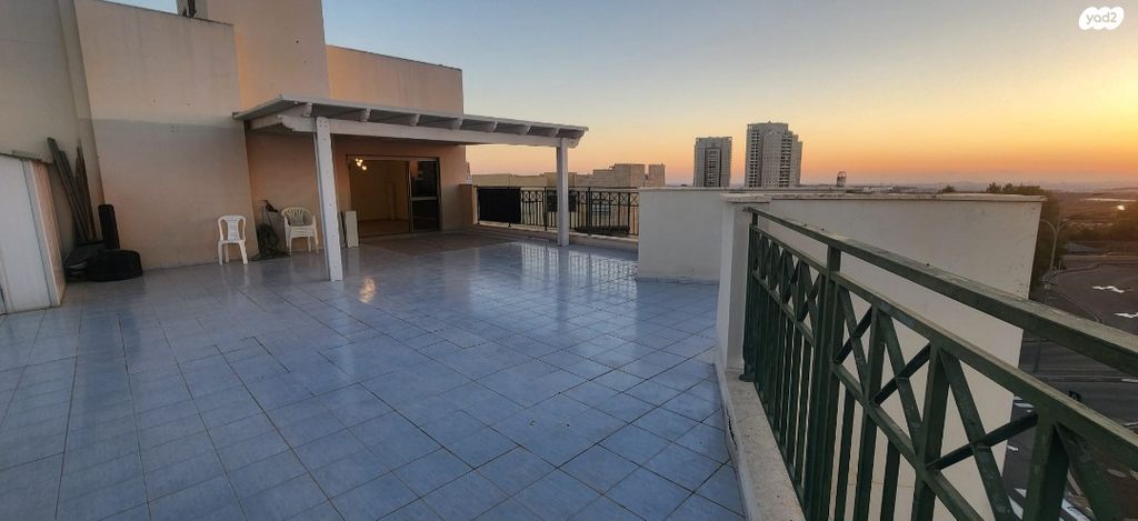 גג/ פנטהאוז, הנביאים, מודיעין מכבים רעות