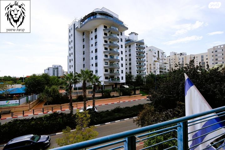 דירה, כרמל, אחוזת הנשיא, רחובות