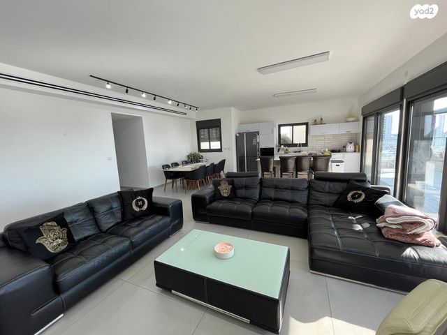 גג/ פנטהאוז, יצחק שמיר, נהריה