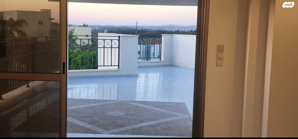 גג/ פנטהאוז, הנביאים, מודיעין מכבים רעות