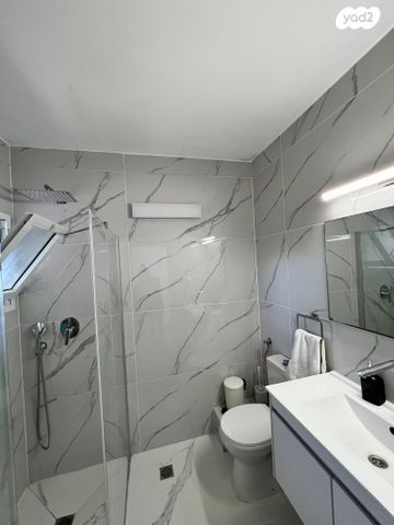 דו משפחתי, שניר, סביונים, מעלות תרשיחא