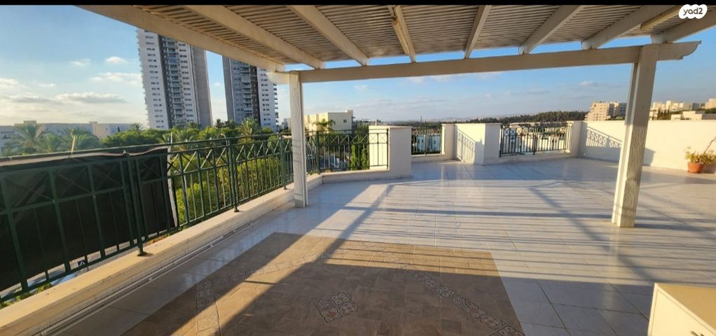 גג/ פנטהאוז, הנביאים, מודיעין מכבים רעות