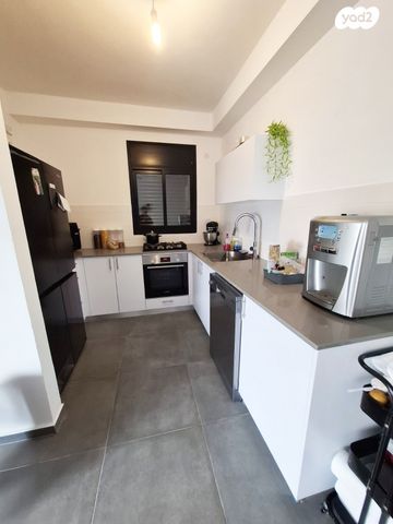 דירה, ארלוזורוב 69, עצמאות יוספטל, בת ים