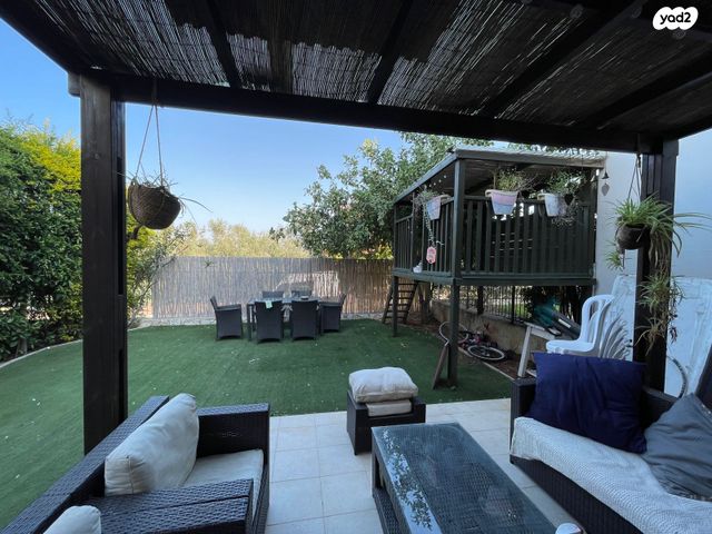 דו משפחתי, בנימינה גבעת עדה