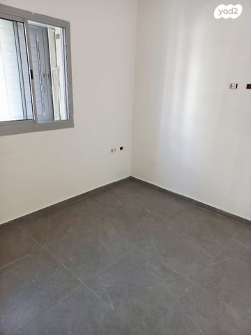 דירה, רש"י, רמב"ם, ראשון לציון