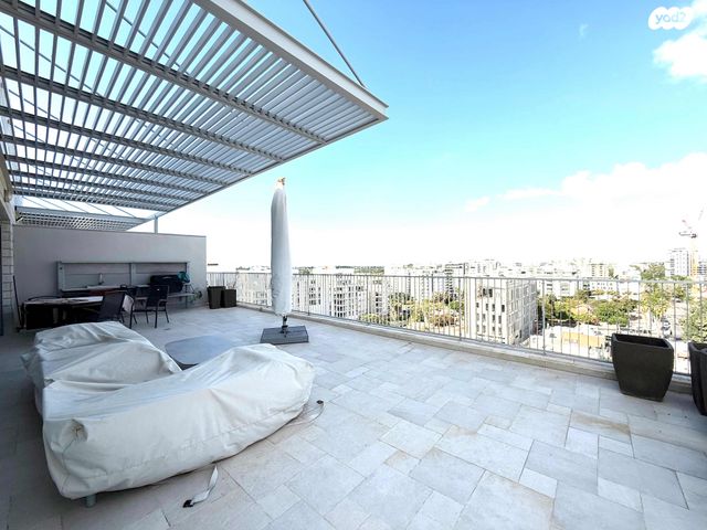 גג/ פנטהאוז, שלום רוזנפלד, גליל ים (מתחם הכוכבים), הרצליה