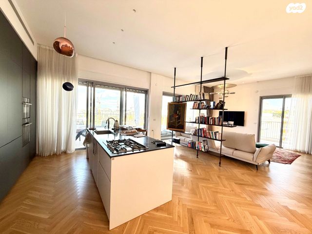 גג/ פנטהאוז, שלום רוזנפלד, גליל ים (מתחם הכוכבים), הרצליה