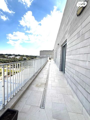 גג/ פנטהאוז, שלום רוזנפלד, גליל ים (מתחם הכוכבים), הרצליה